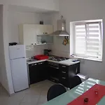 In House Sanja Apartman Rakalj