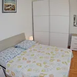 In House Sanja Apartman Rakalj