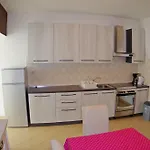 In House Sanja Apartman